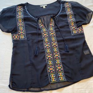 American Eagle Outfitters embroidered peasant blouse. Size Medium.